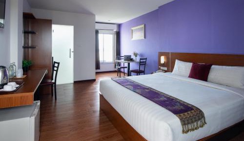 Premier Deluxe, 1 King Bed, Non-Smoking, City View