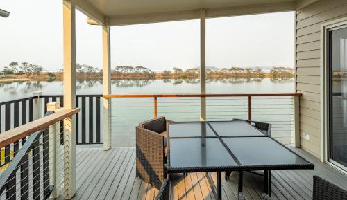 Waterfront Superior Cabin (3BR) - No pets allowed