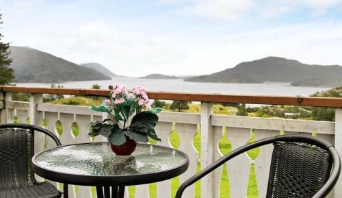 Five-Bedroom Holiday Home