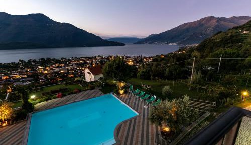 Three-Bedroom Apartment with Lake View