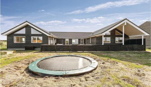 Eight-Bedroom Holiday Home