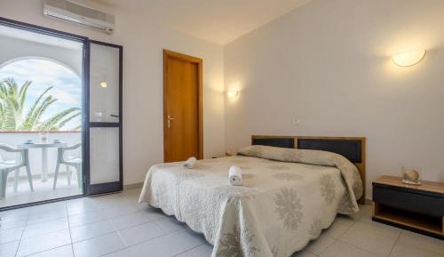 Apartment with Pool View 