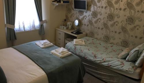 Family Room (2 Adults + 1 Child)