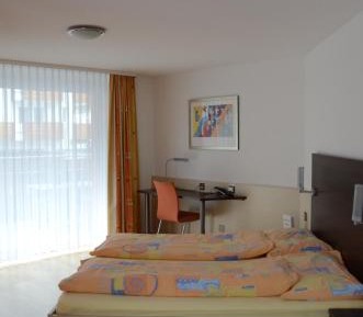 Family Room (3 Adults)