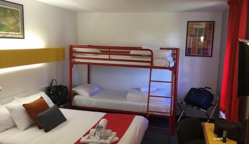 Family Room (2 Adults + 2 Children)