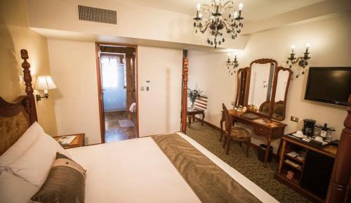 Classic Room with Hall View - 1 King Bed