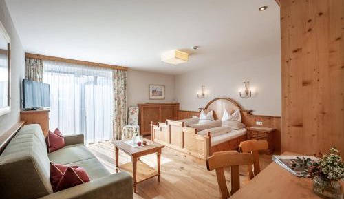 Superior Family Room with Balcony (2 adults + 2 child)