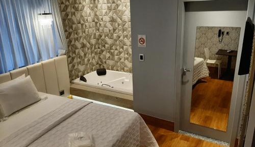 Deluxe Suite with Spa Bath