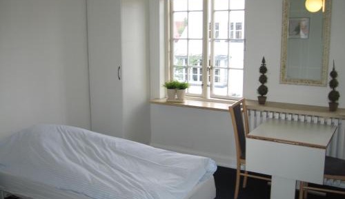 Single Room with Shared Bathroom