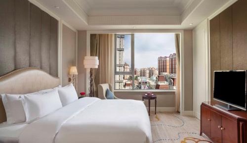 Deluxe king bed room