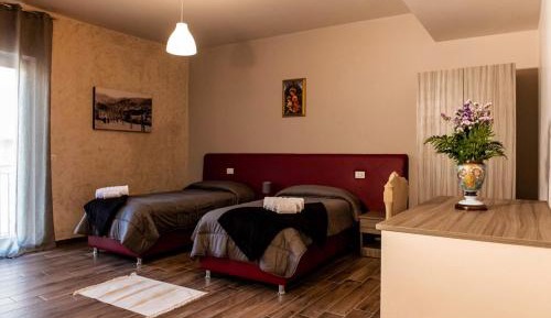 Deluxe Room (2 Adults + 1 Child)