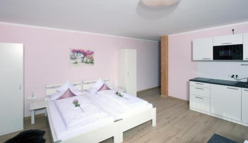 Suite with kitchen and bathroom