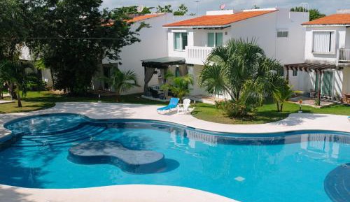 Apartment with Pool View 