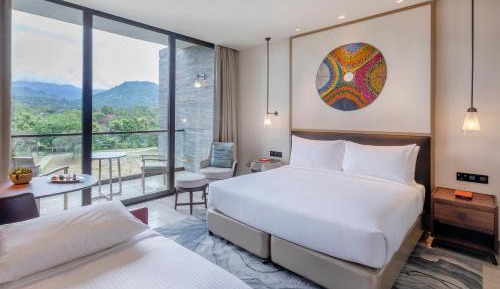 Red Level Grand Suite (2 Adults + 2 Children)