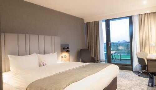 Premium King Room with balcony and river view