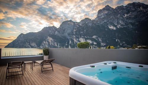 Suite with Hot Tub and Terrace