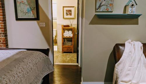 Deluxe Queen Suite