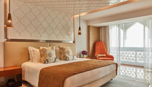 Deluxe Room City View King Bed