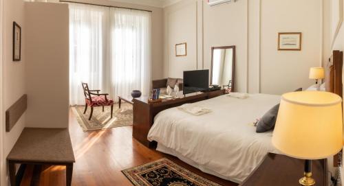 Colonial Suite