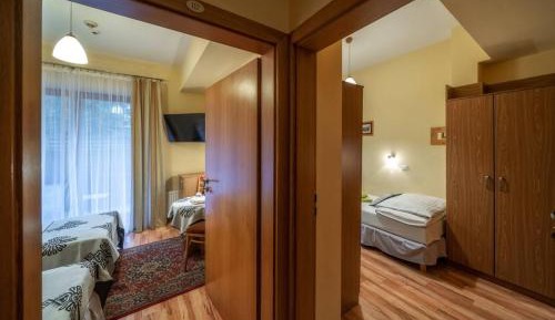 Economy Twin Room with Shared Bathroom