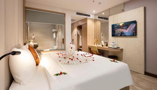 Nalicas Suite with Balcony & Partial Sea View