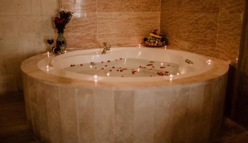 Suite with Hot Tub