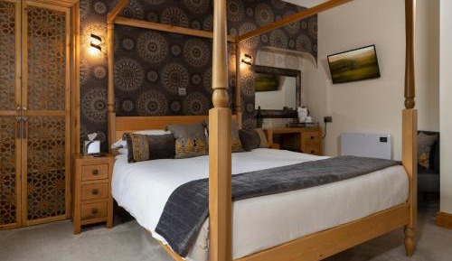 King Room with Four Poster Bed