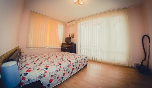 One-Bedroom Apartment with Balcony