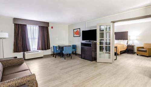 Queen Suite with Two Queen Beds - Non-Smoking