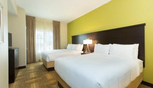 One-Bedroom Queen Suite