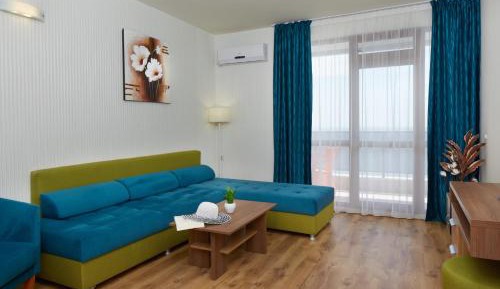 One-Bedroom Suite with Balcony and Sea View