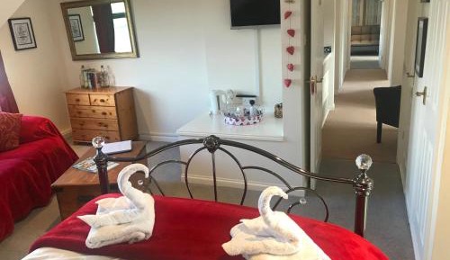 Deluxe Double Room with En-suite Bathroom