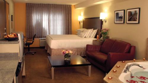 Deluxe King Room - Non-Smoking