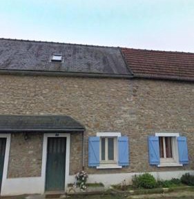 Standard Double Room with Shared Bathroom