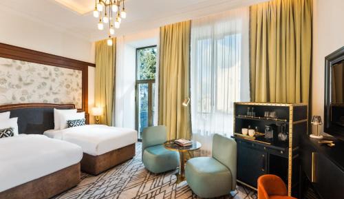 Signature Balcony King Room 