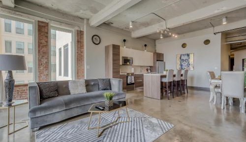 Walkable 3BR Loft |Pool+Views+Valet