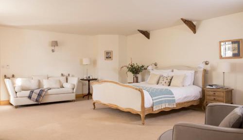 Deluxe Double Room with Bath and Shower