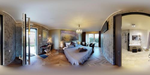 Deluxe Double Room suitable for Disabled People