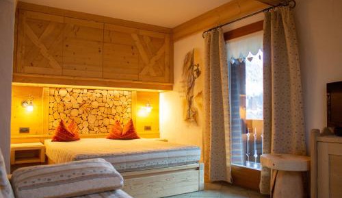 Two-Bedroom Apartment (4 Adults)