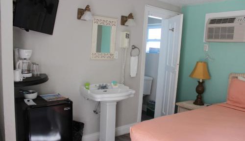 Cottage No Kitchen
