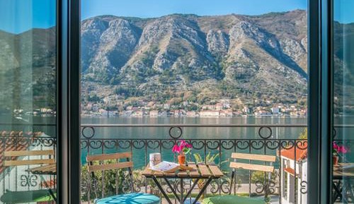 Two-Bedroom Apartment with Balcony with Sea View