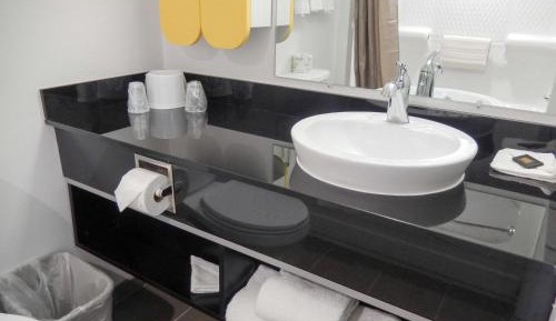 Deluxe Queen Room - Non-Smoking