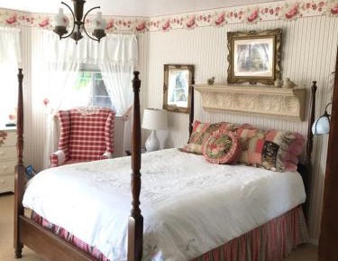 Deluxe Queen Suite
