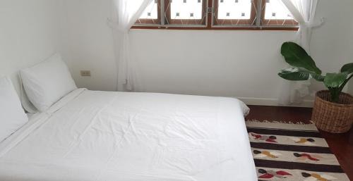 Standard Double Room with Shared Bathroom