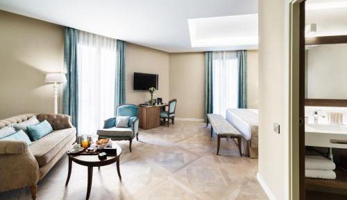 Superior Design Triple Room