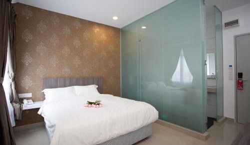 Deluxe Queen Room