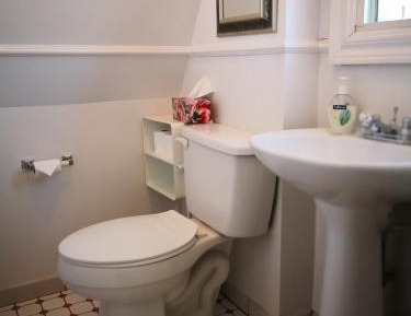Queen Room with Private External Bathroom 