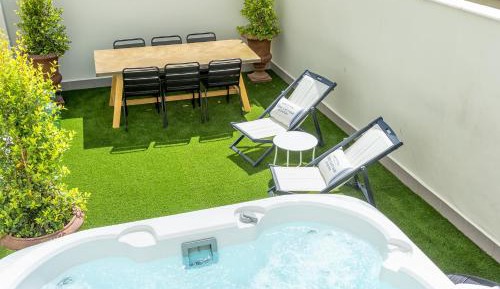 Two-Bedroom Apartment with Spa Bath