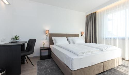 Deluxe Double or Twin Room with Balcony  and Sea View