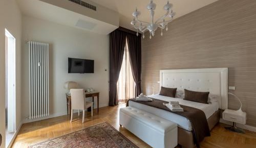 Superior King Suite